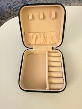 Travel Jewelry Case with Hard Shell and Zipper NWOT